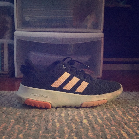This is adidas they are size 5 - Picture 1 of 3